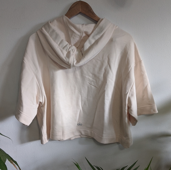 Alo Yoga Air Land Ocean Short Sleeve Crop Hoodie - Picture 7 of 8